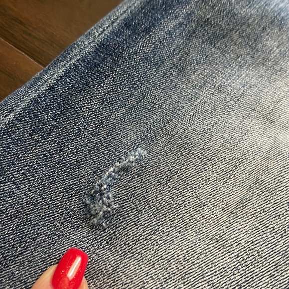 EXPRESS SUPER SKINNY JEANS 2R. Whisking. Little distress. Some stretch - Picture 9 of 11